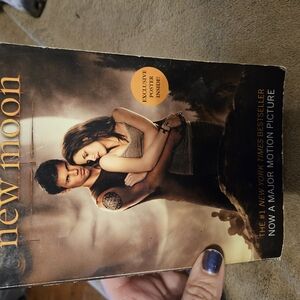 The Twilight Saga Ser.: New Moon by Stephenie Meyer (2009, Trade Paperback (B-L)